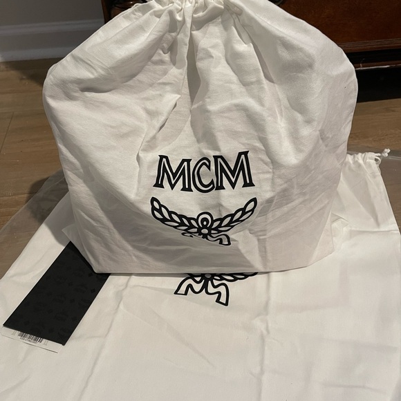MCM Medium Visetos Hobo Carryall Tote Handbag - Picture 11 of 12